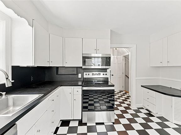 2nd image of 130 Ferry Ln