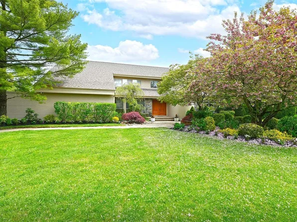 12 Swarthmore Lane, Dix Hills, NY 11746