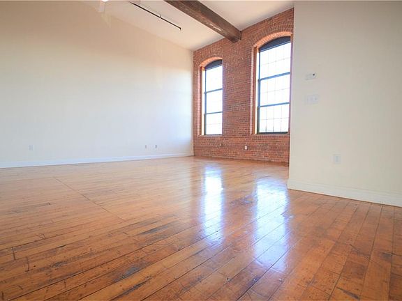 5th image of 589 Atwells Ave Ste 3J