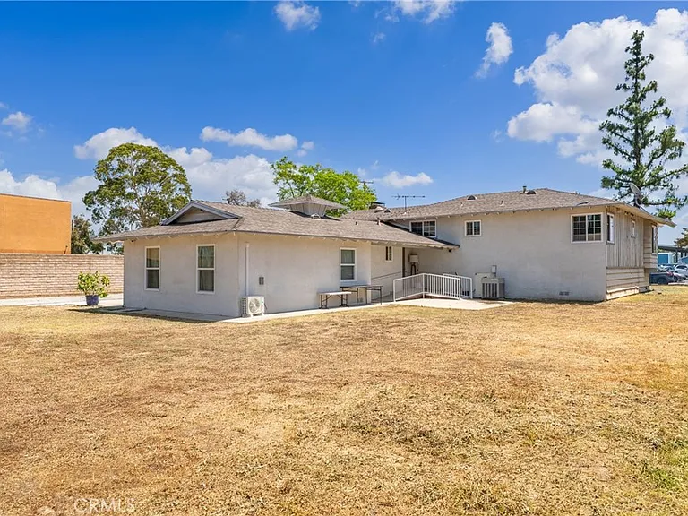 1345 S Jellick Ave — Photo 35