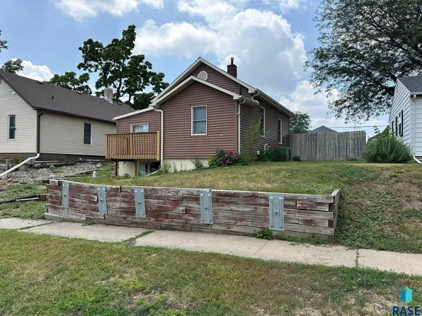 703 N Highland Ave, Sioux Falls, SD 57103