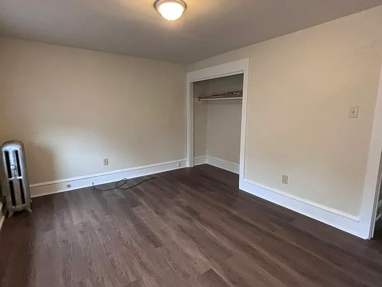365 N Maple Ave — Photo 8