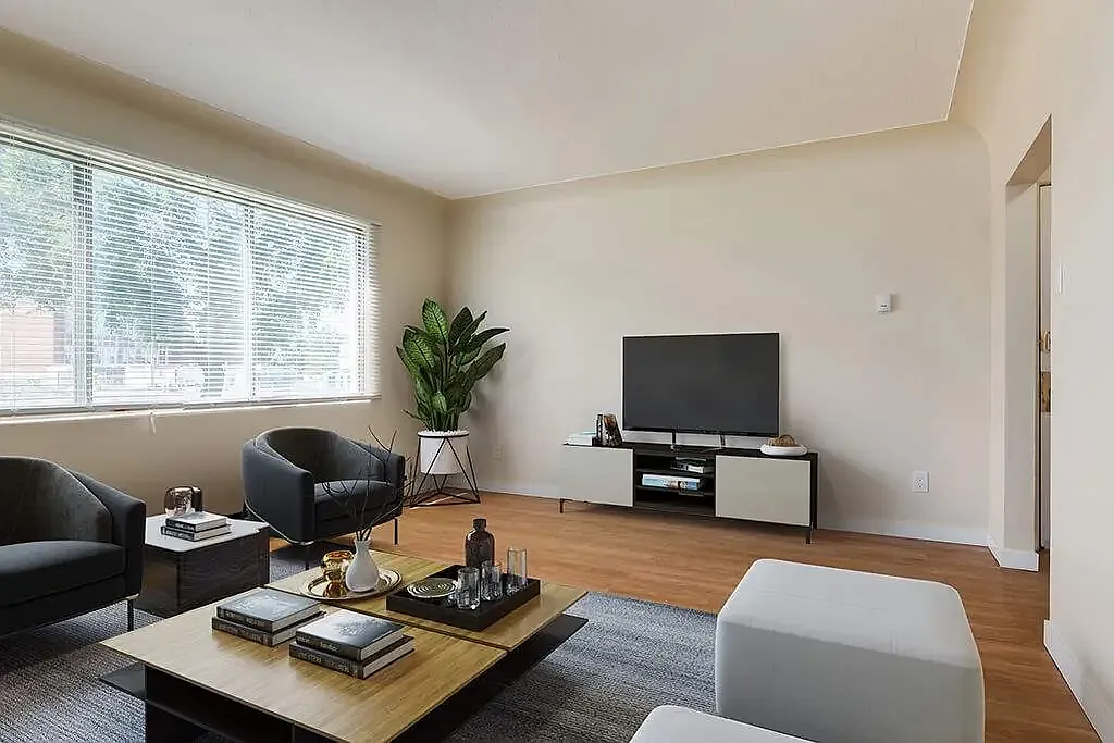 Eastwood Apartments — Photo 2