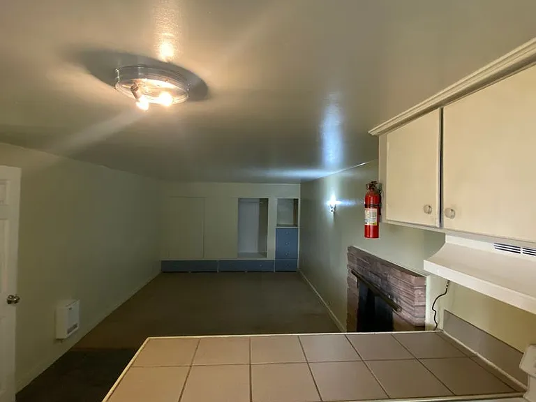Cheney Studio Apartment Available 7/10 — Photo 6
