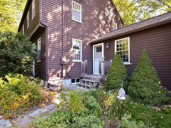 359 Taylor Rd, Stow, MA 01775