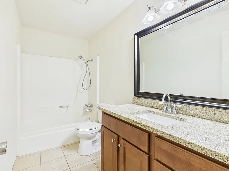 807 Frio Cir #B — Photo 16