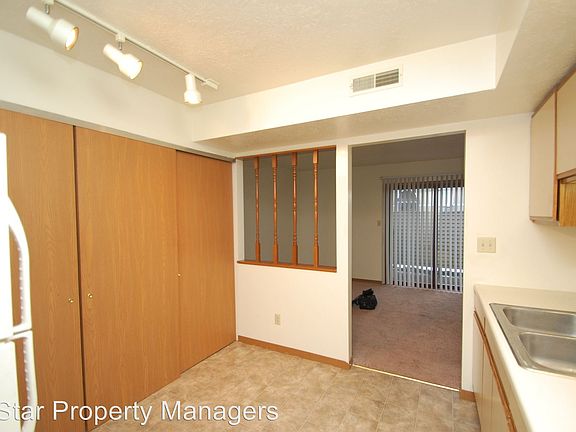 5th image of 435 S Silverwood Ln APT 1