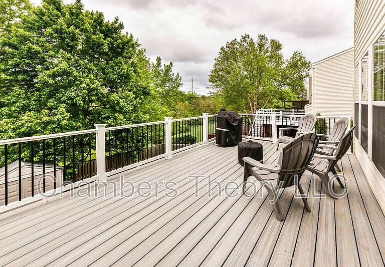 235 Shirley Sq SE — Photo 35