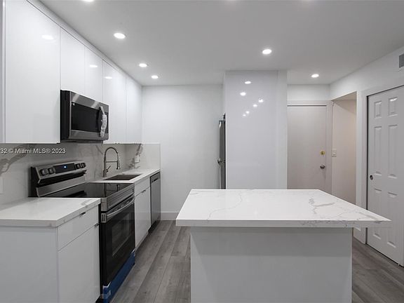 3rd image of 860 NE 78th St APT 206