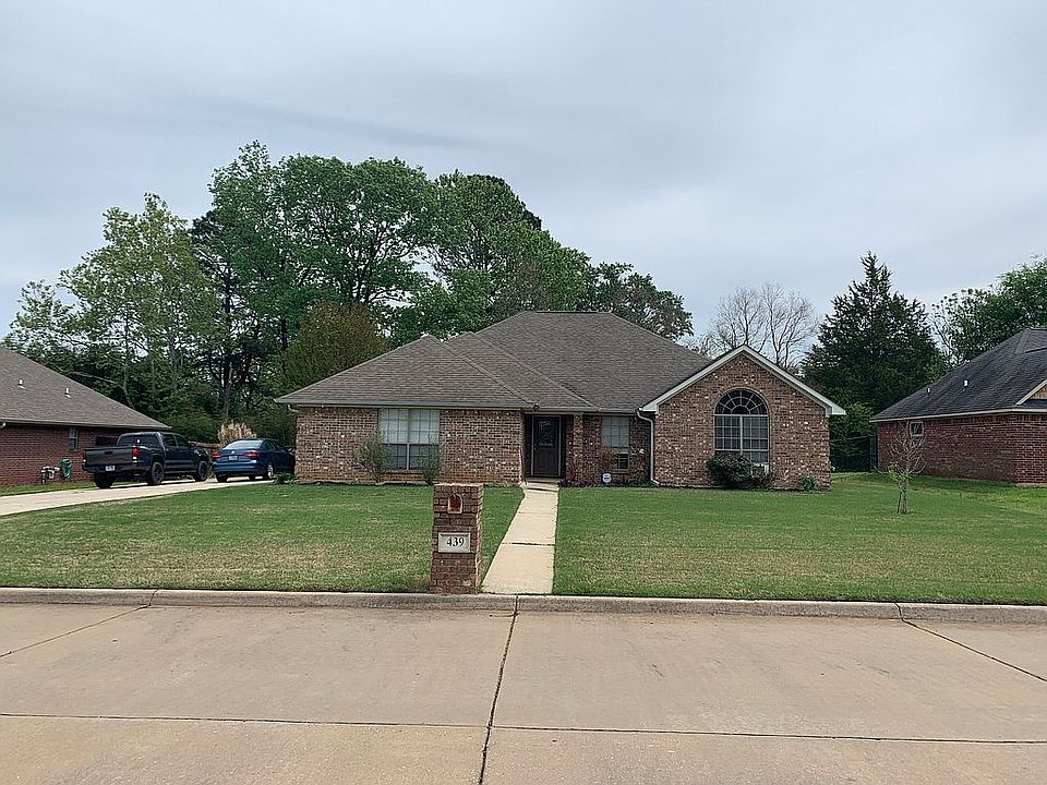 1st image of 439 Meadowridge Cir