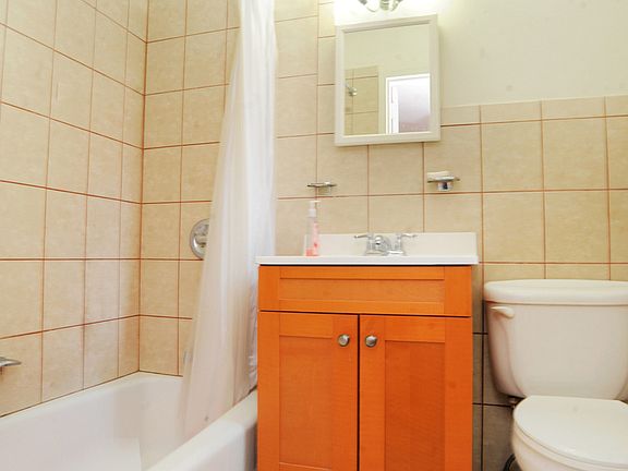 5th image of 129 E 39th St APT 2A