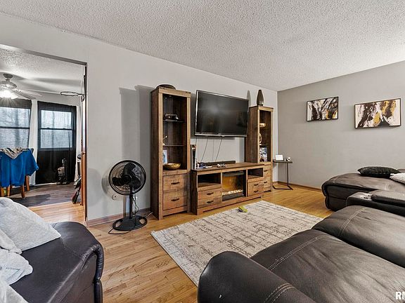 3rd image of 1432 Mound St