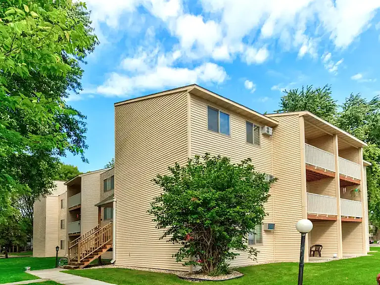 Scandia Woods Apartments — Photo 1