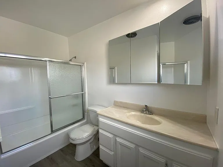 8816 Laurel Canyon Blvd — Photo 10