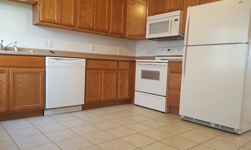 Roomy kitchen with all appliances