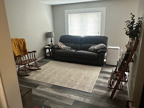 3rd image of 1700 Aspen Dr APT 2