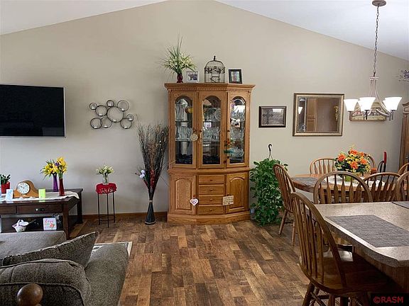 3rd image of 104 Pinehurst Ct