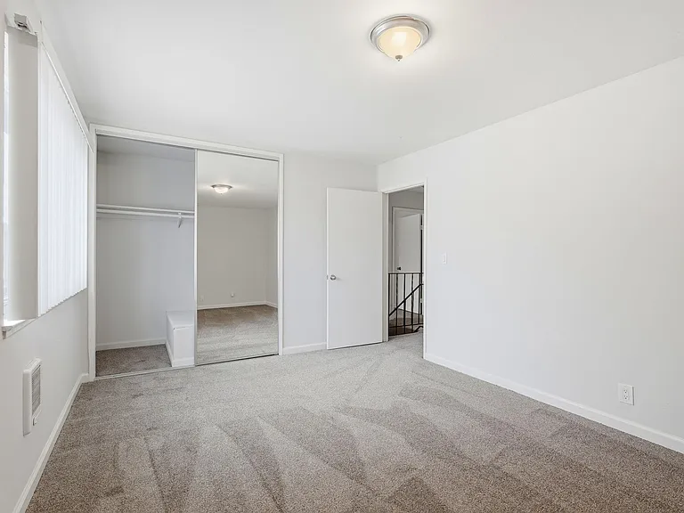 Poplar Plaza Apartments — Photo 18