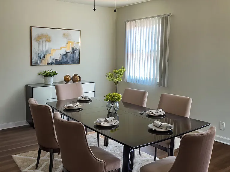 1136 W Broadway St #6 — Photo 1