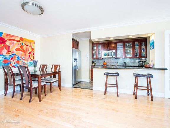 4th image of 5700 Arlington Ave APT 22W