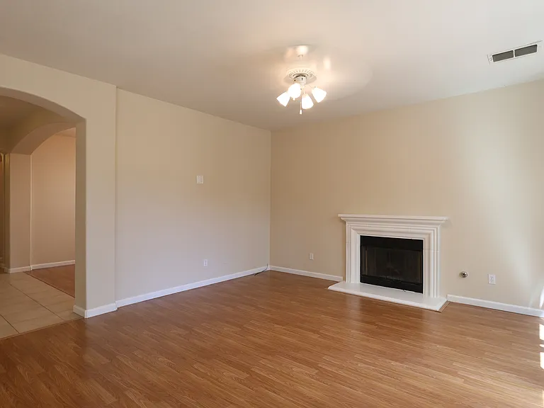 1908 Terracina Cir — Photo 14