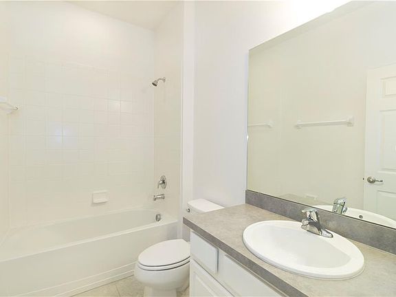 5th image of 2148 Crofton Ave