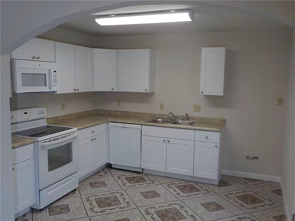 3rd image of 3077 Shadow Wood Dr