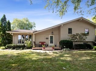 7705 Brookshire Dr, Urbandale, IA 50322