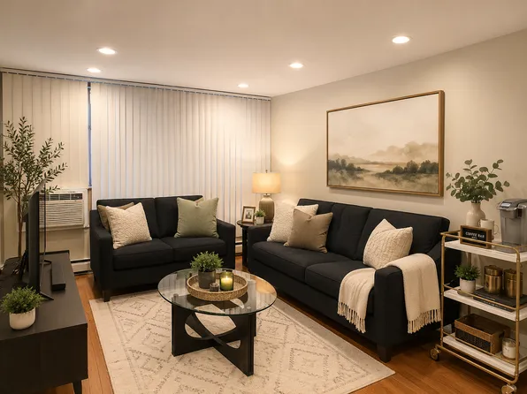 Varsity Management - 1001 S. Forest, 1001 S Forest Ave APT 105, Ann Arbor, MI 48104