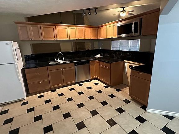 4th image of 8607 Knoll Forest Dr