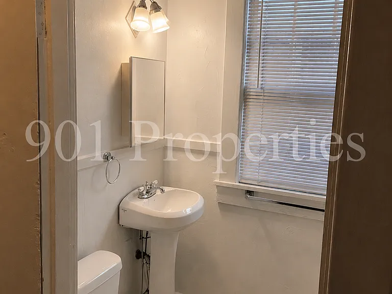212 N Willett St #2 — Photo 10
