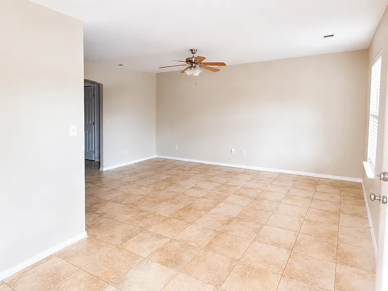 2709 Donna Ct — Photo 2