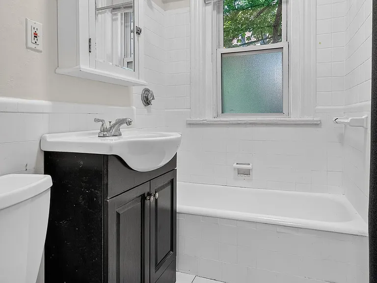 28 Langdon St #10 — Photo 7