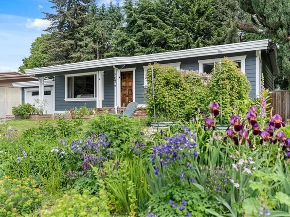 2074 Beaver St, Abbotsford, BC V2T 3C6