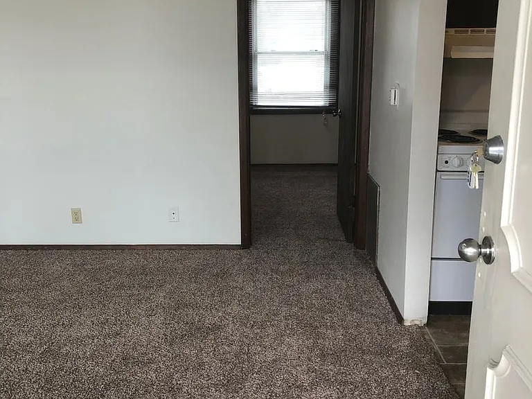 1553 E Ave NE — Photo 9