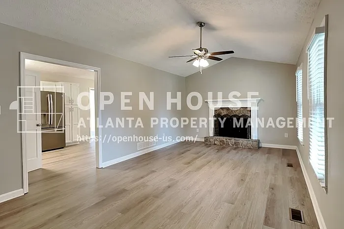 450 Sumer Ln N — Photo 3