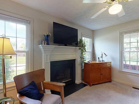 4th image of 155 Seamands Dr