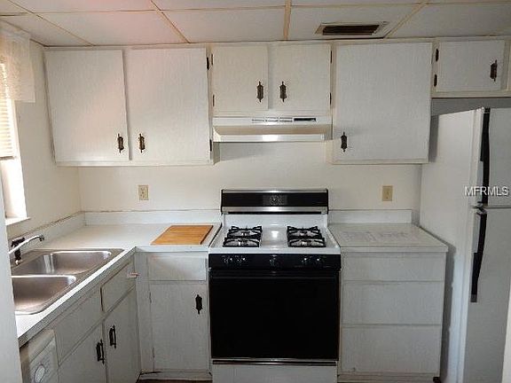 3rd image of 400 El Camino Dr APT 106