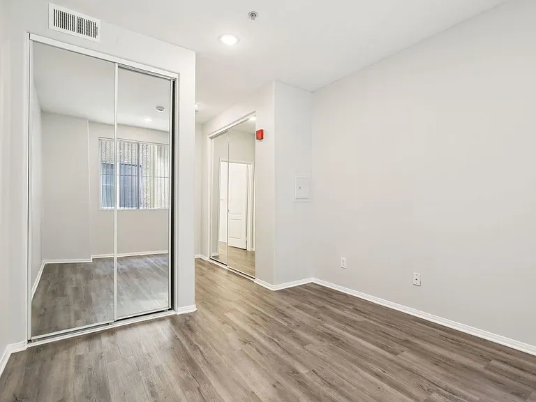 2245 Beverly Glen — Photo 126
