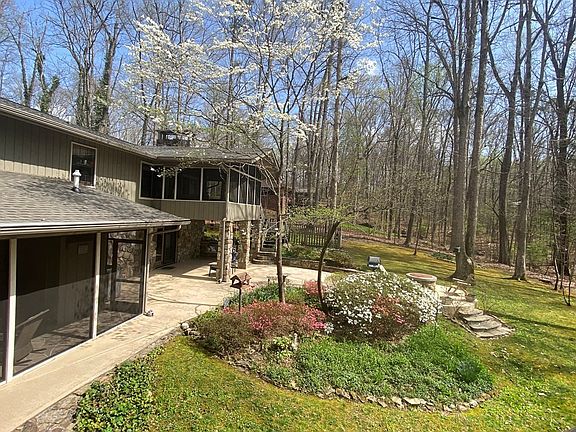 2nd image of 1619 White Oak Dr