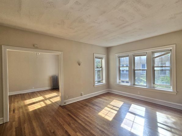828 Reba Pl #2S