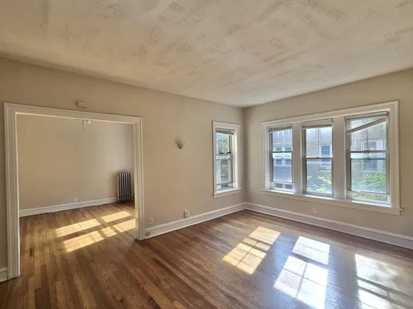 828 Reba Pl #2S, Evanston, IL 60202