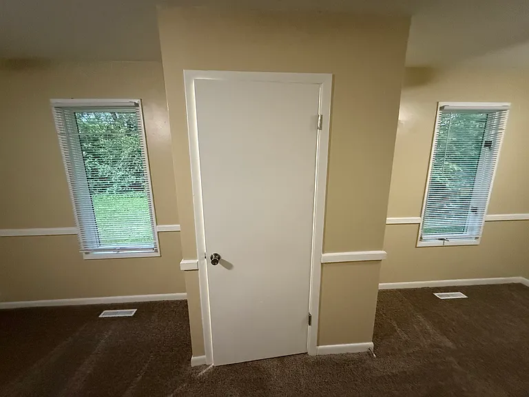 113 S Lynn St — Photo 16