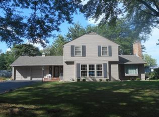 240 Southmoreland Pl, Decatur, IL 62521