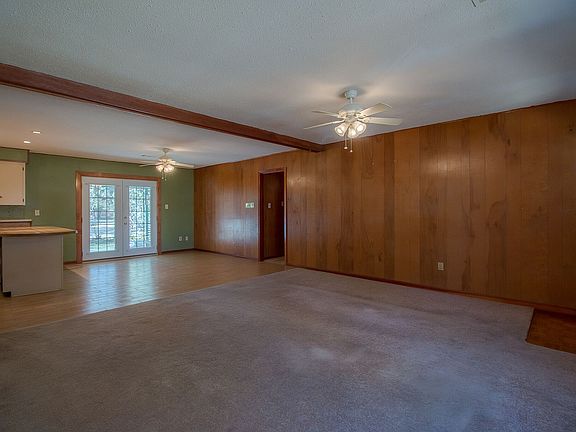 3rd image of 296 Oakwood Dr