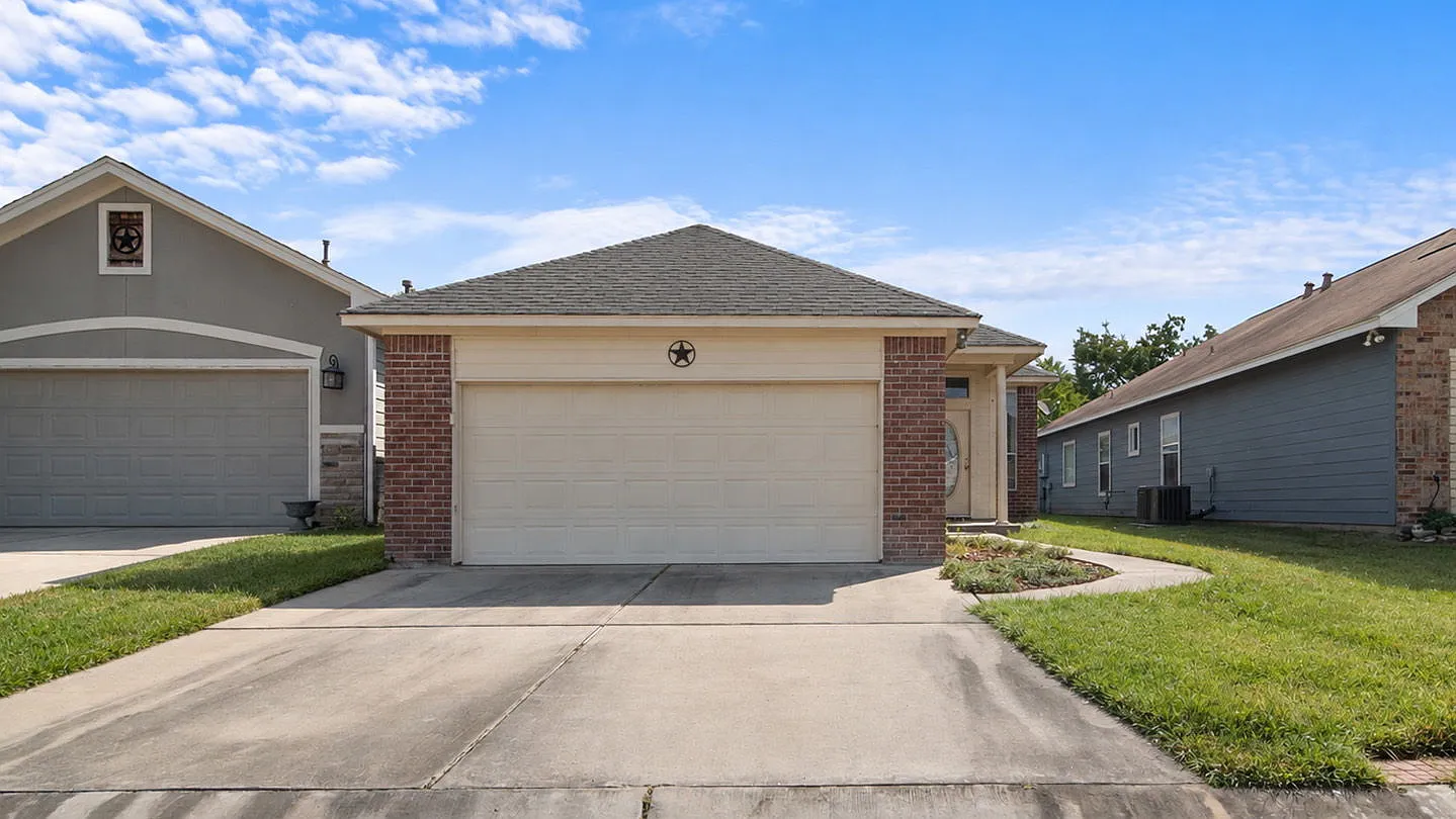 2 bed, 2.0 bath, 1336 sqft, $1,600 — Photo 2