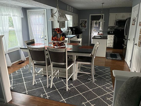 5th image of 3803 Hickoryview Dr