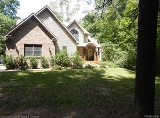 3217 Pineview Trl, Howell, MI 48843
