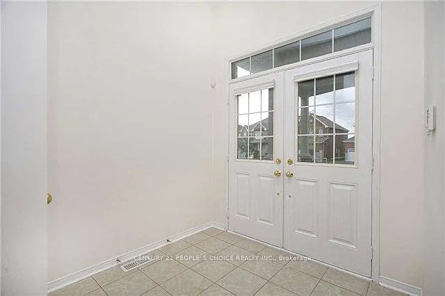 1719 Gower Dr — Photo 2