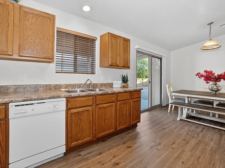 10320 S Tornado Ave — Photo 10